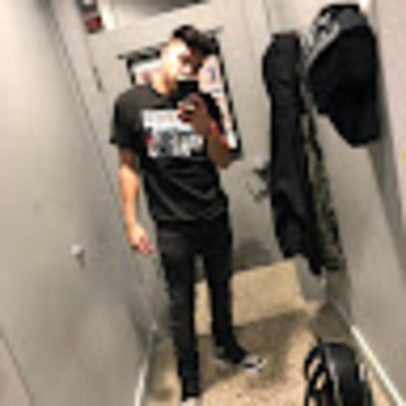 Meet your Posher, Alex - Picture 1 of 1